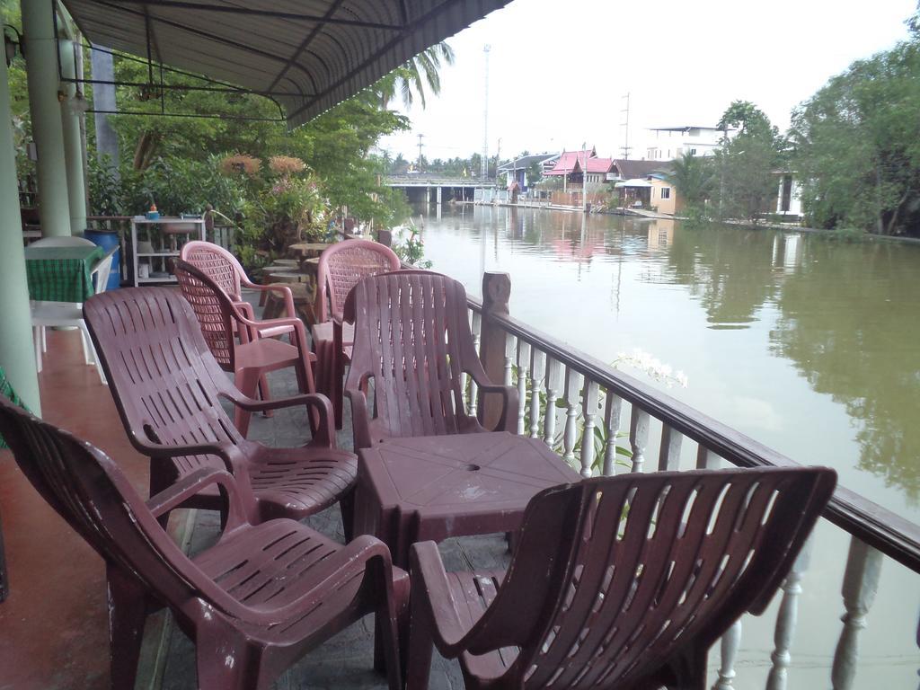 NR Homestay Amphawa Bilik gambar