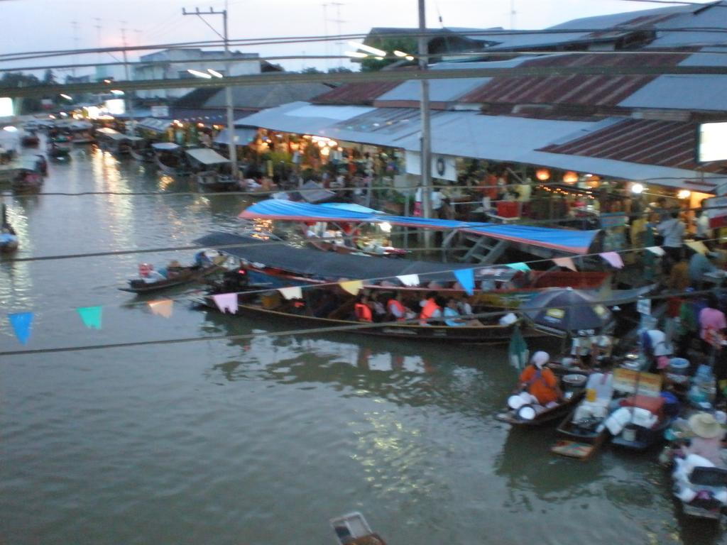 NR Homestay Amphawa Luaran gambar